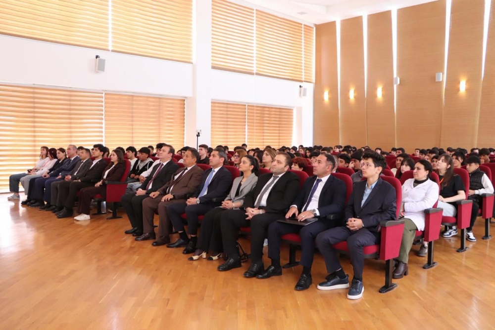 Peşə Təhsil Mərkəzində Ümummilli Lider Heydər Əliyevin anadan olmasının 103-cü ildönümünə həsr edilən tədbir keçirilib.